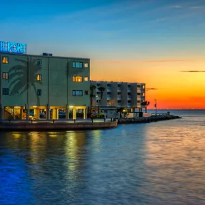 3* Курортный комплекс Sailport Waterfront